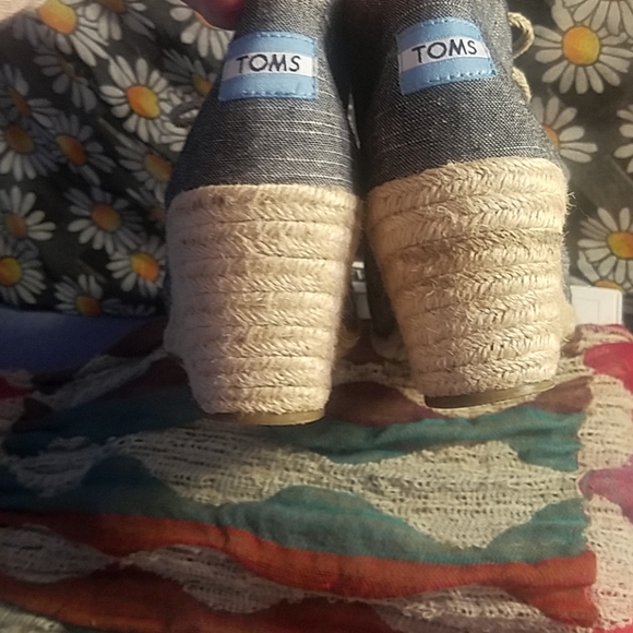 Ladies Toms Shoes Gently Worn Size 7.5 - Picture 5 of 8